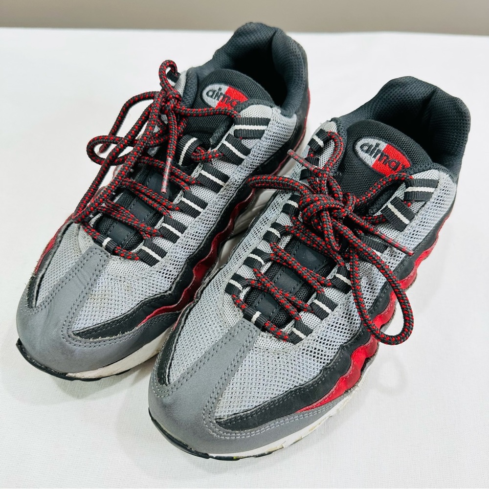 ๐ BOYS NIKE AIR MAX IN WOLF GREY, WHITE, COOL GREY SIZE US 6Y CLOTH W/ LEATHER - Picture 3 of 11